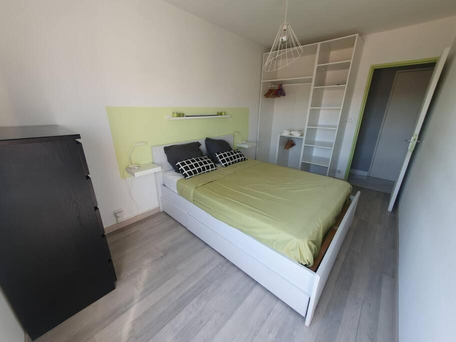 Appartement Avec 3 Chambres 80M2 Plein Sud Marignane Luaran gambar